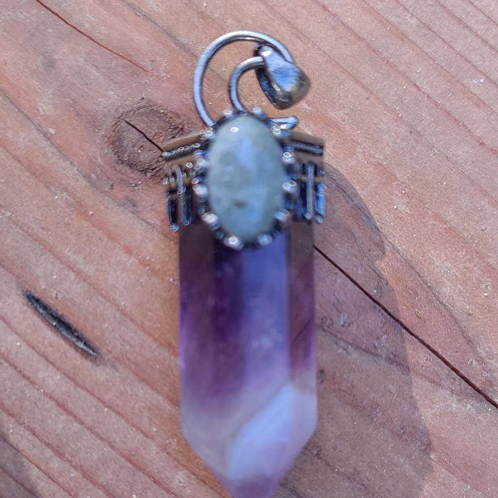 Amethyst & labradorite moon amulet pendant - Picture 4 of 6